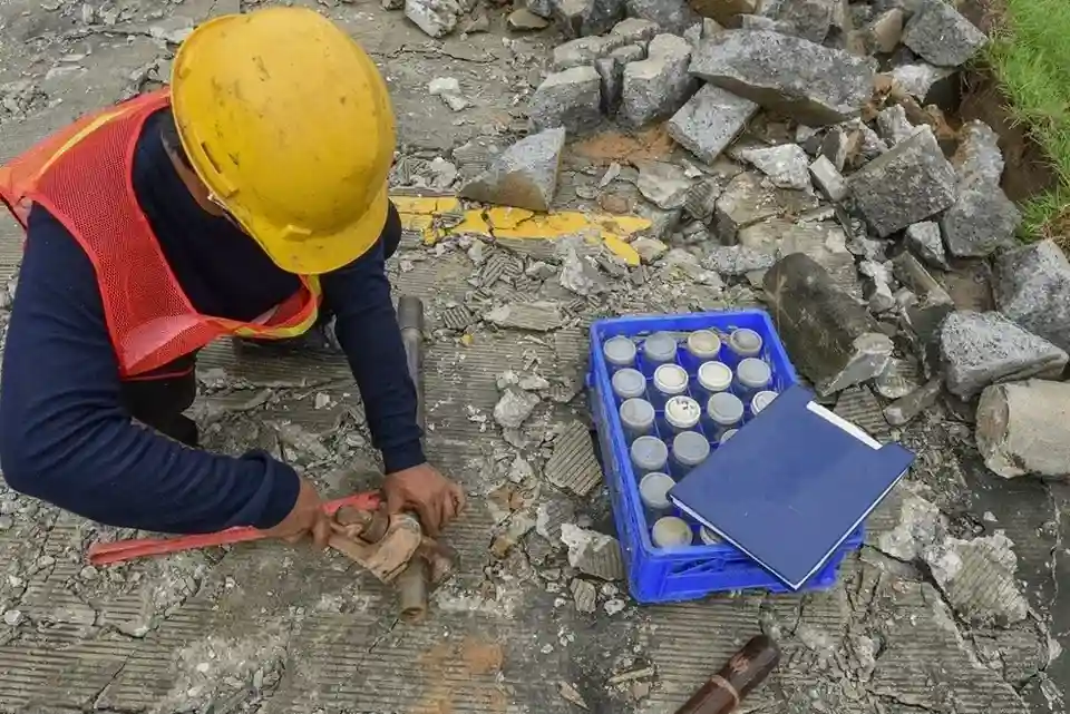 Ensayos de Límites de Atterberg en Temuco: Clasificación Precisa de Suelos Finos